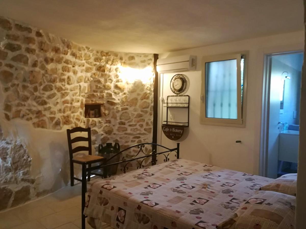 Trullo Alessandro E Villa Raffaela 산비토데이노르만니 외부 사진